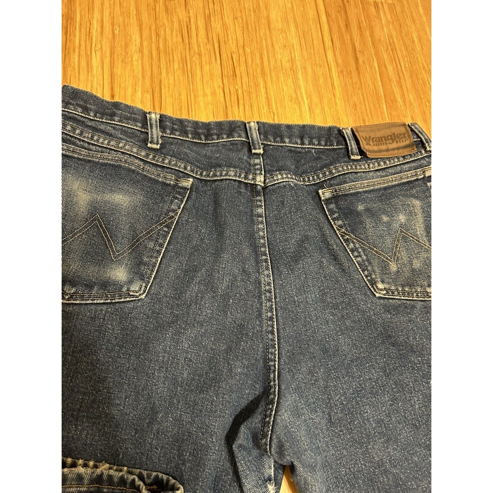 Men's classic Wrangler Rugged Wear jeans naturally distressed 40 workwear cowboy - Picture 15 of 15